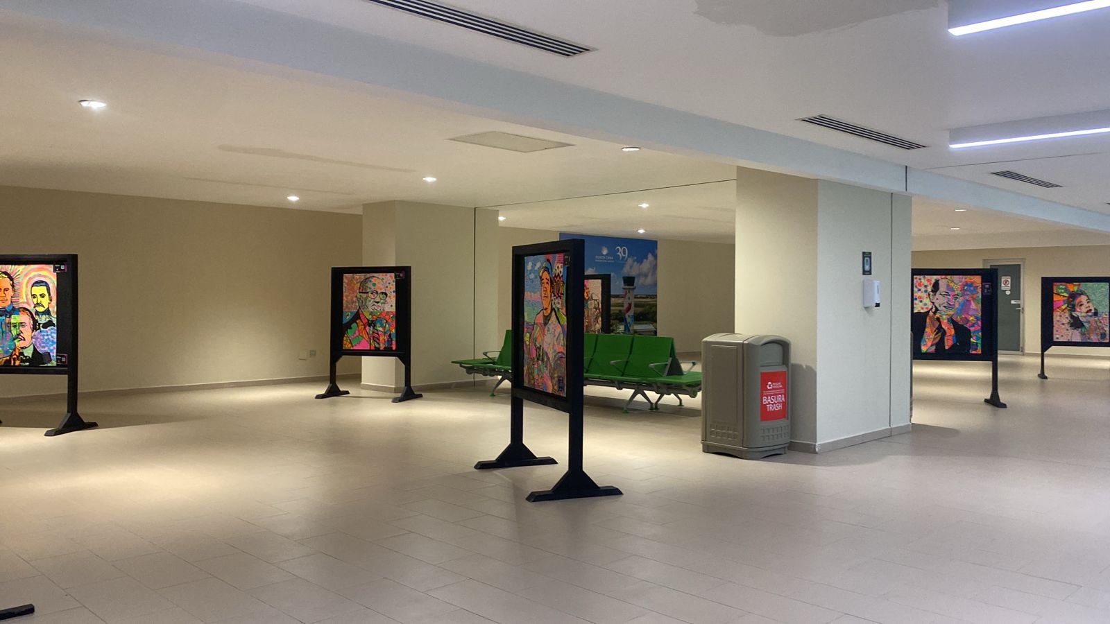Terminal_B_Salidas_-_Kioskos